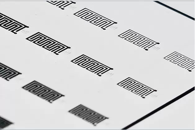 Resistance-controlled, patterned Chrome for sensing electrodes